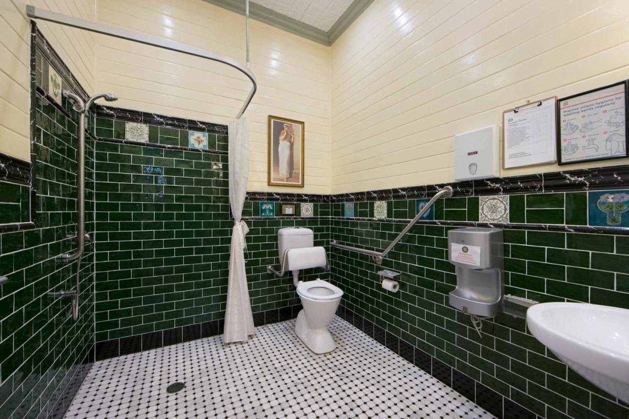 The Old Bank Gladstone Licensed Restaurant & Boutique Accommodation Hat Head 外观 照片